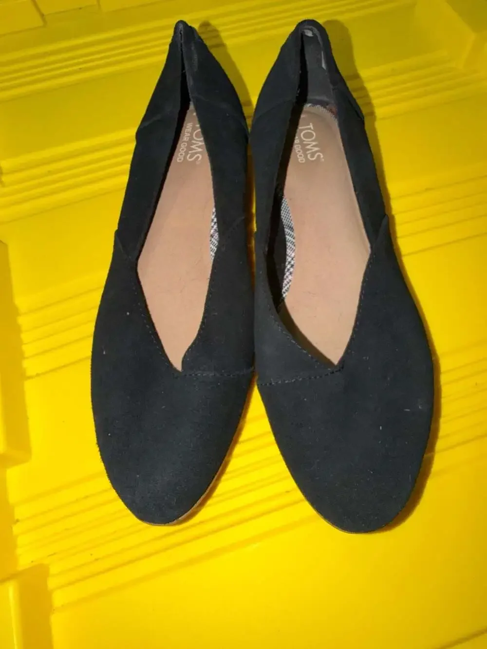Toms - Picture 1 of 4
